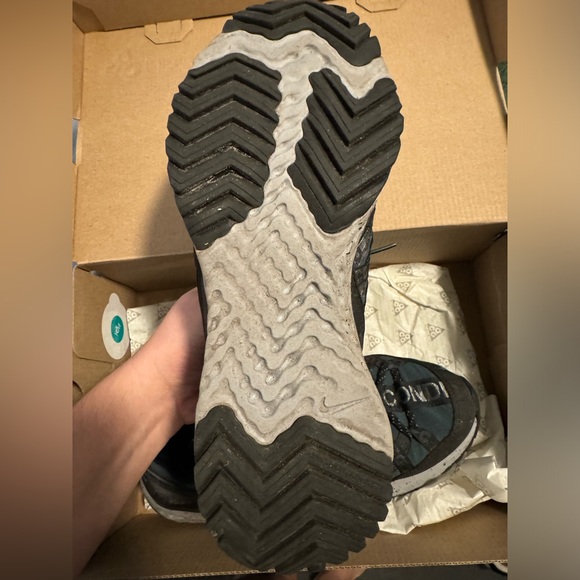 Nike ACG React Terra Globe Sneakers - Picture 3 of 4